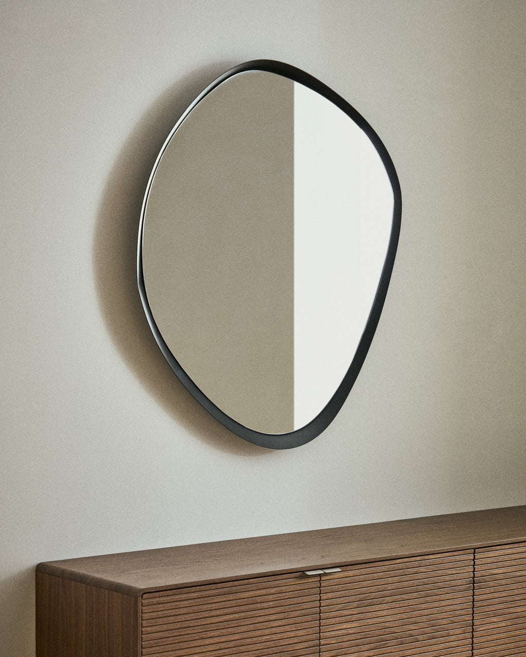 Tebel Miroir Asymétrique en Métal Noir