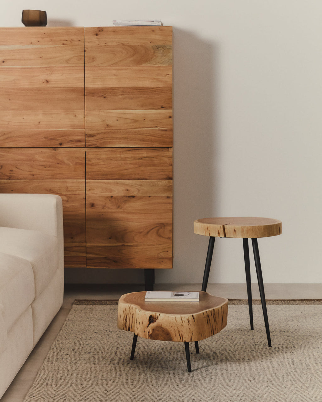 Tavine Table Basse en Bois d’Acacia et Acier Ø 49 cm