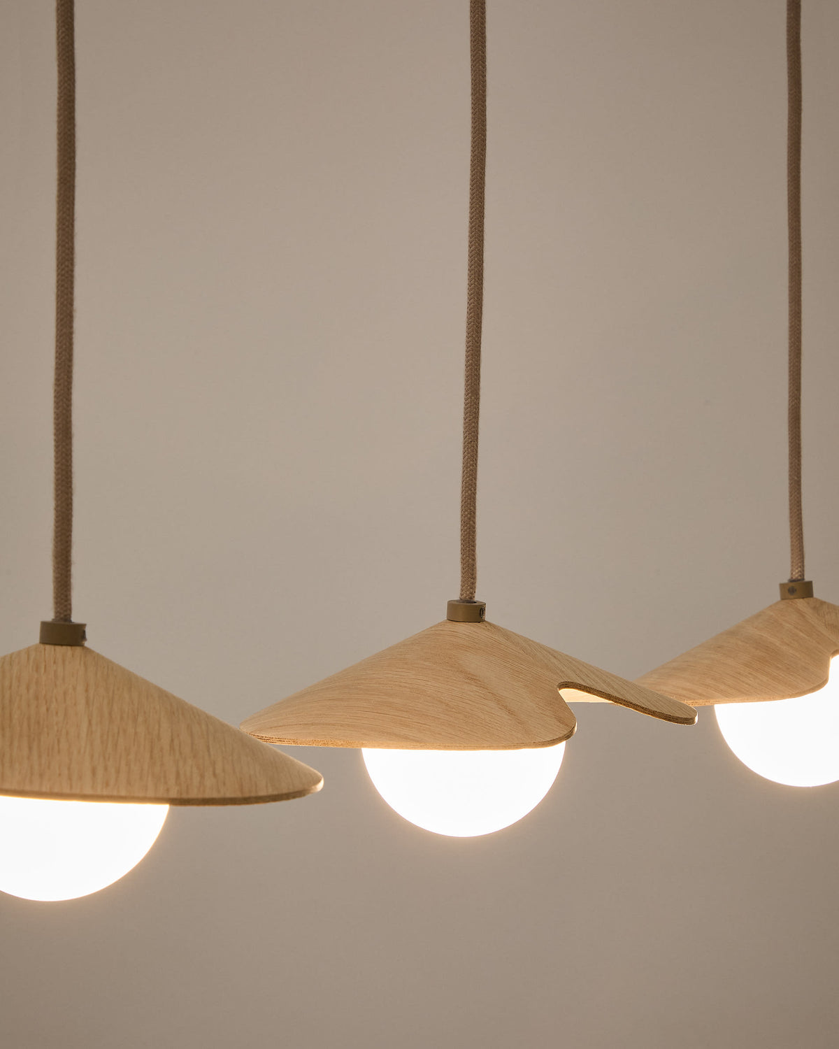 Wilara Plafonnier en Placage de Chêne et Verre